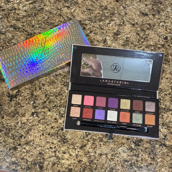 Anastasia Beverly Hills Jackie Aina Eyeshadow Palette 🎨